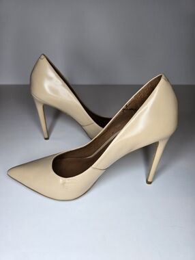 Steve Madden Nude Patent Pumps Heels Women’s Size 8.5 Pointed Toe Stiletto